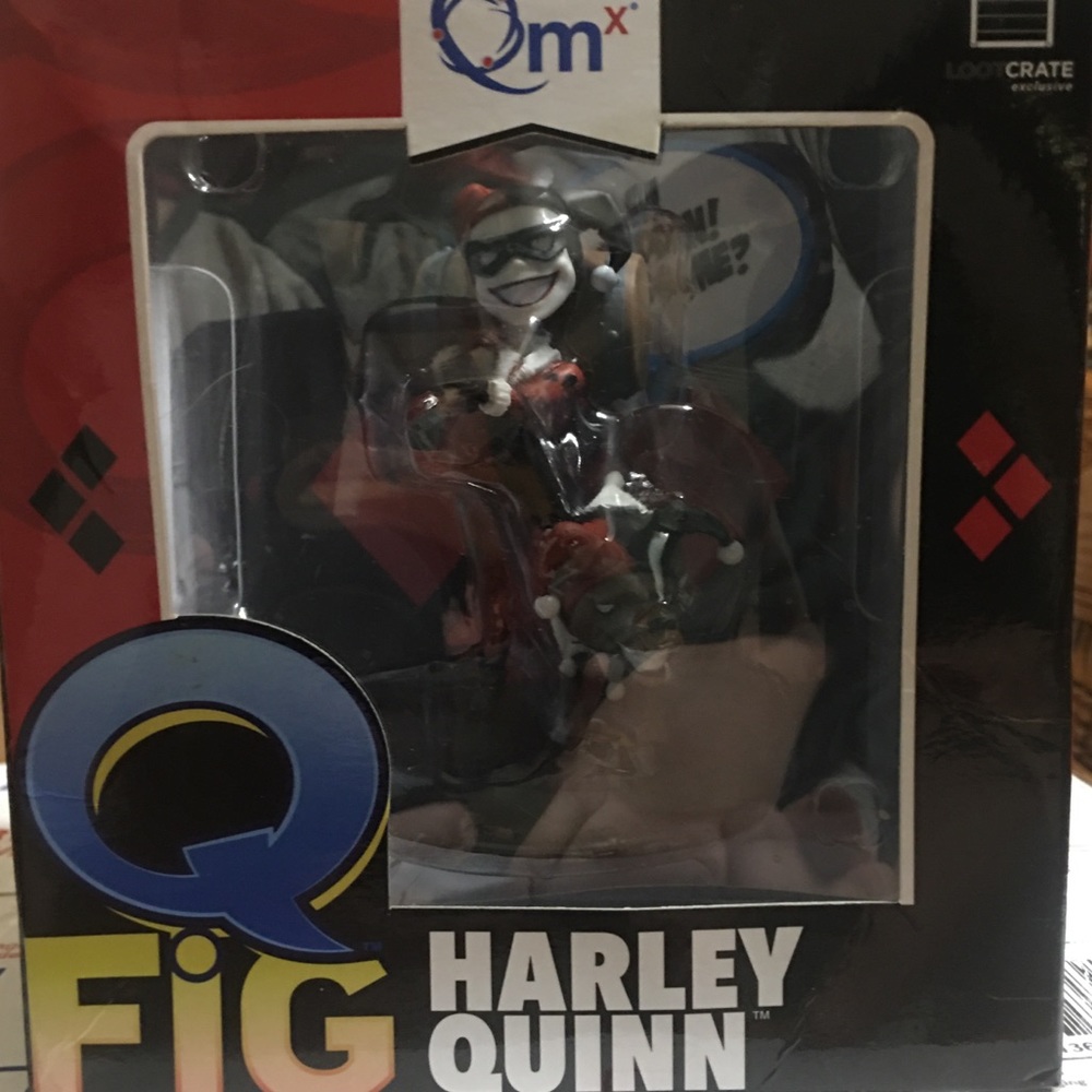 Harley Quinn vinyl figurine